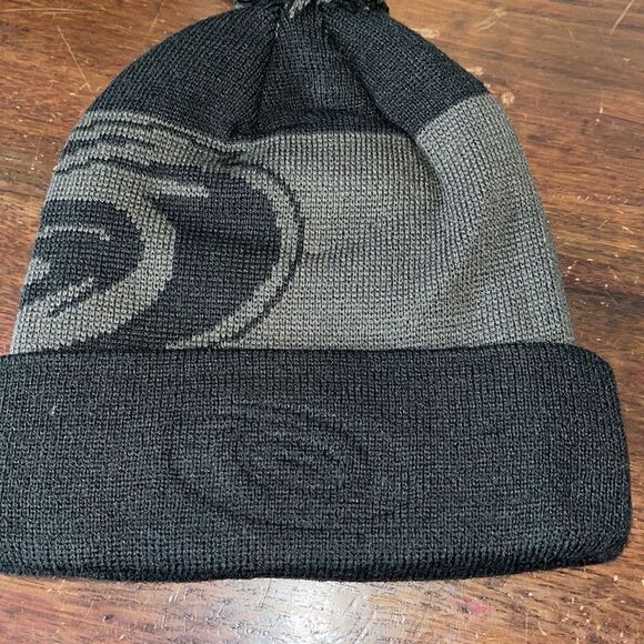New Gray Black Soft Carolina Hurricanes NHL Knit Snowboard Ski Beanie Cap Hat - Picture 2 of 3